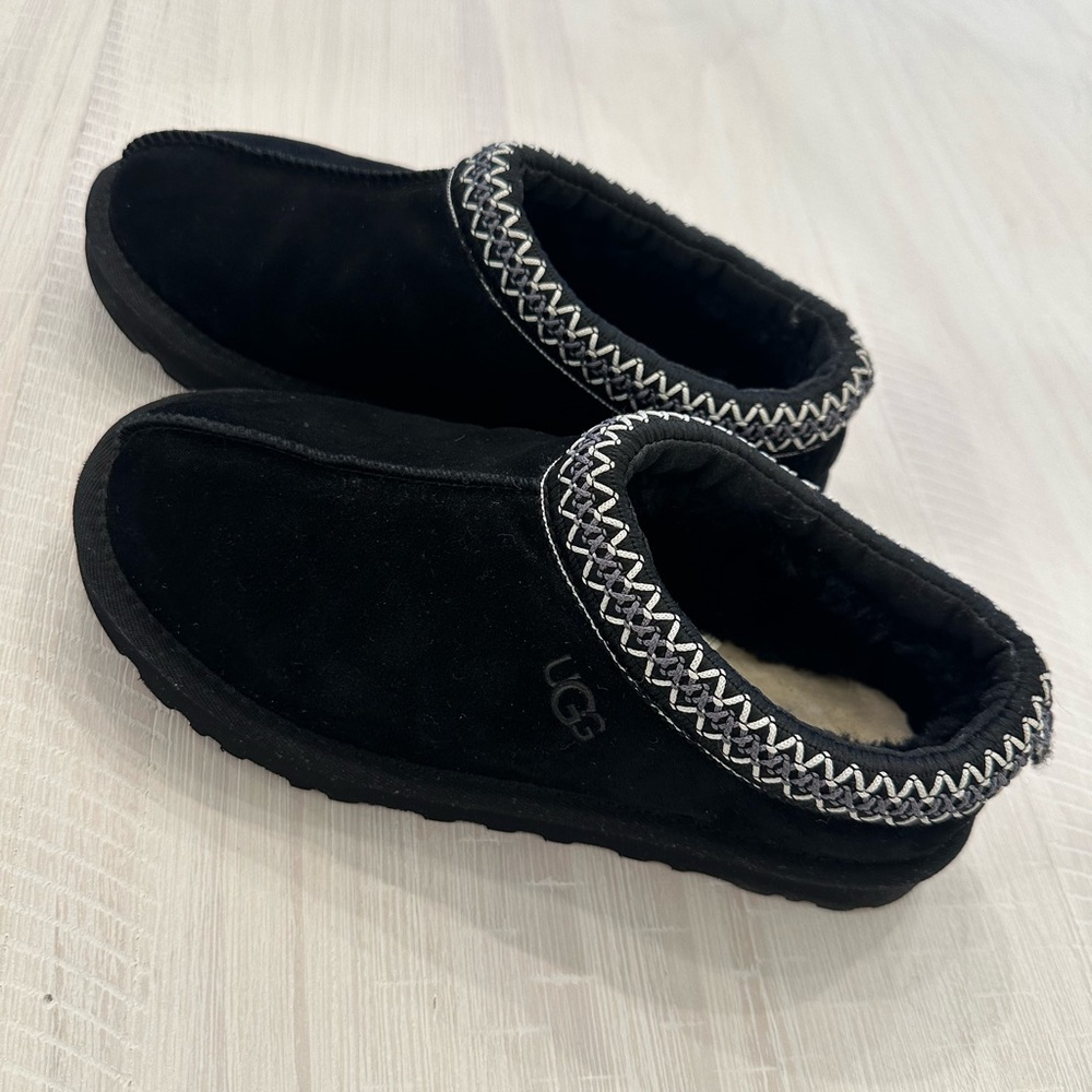 UGG Tasman Size 7